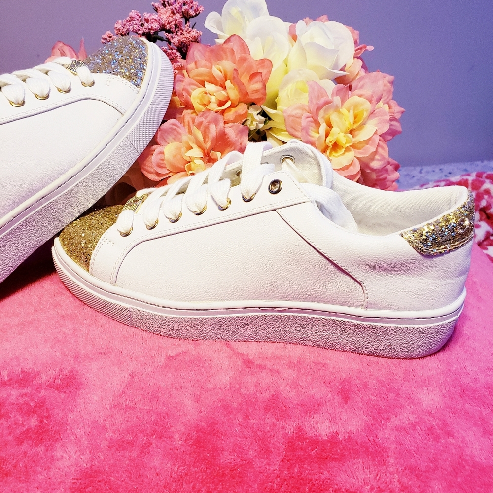 📷 Additional pics of NEW G by Guess Sneakers